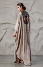 Beige kaftan with pomegranate collar - Image 3